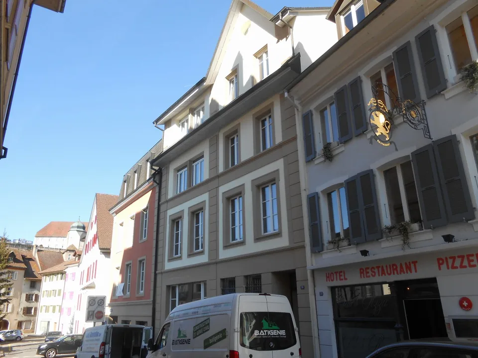 Schönes Mietshaus in perfektem Zustand mit 12 Wohnungen und 1 Gewerbeimmobilie vermietet