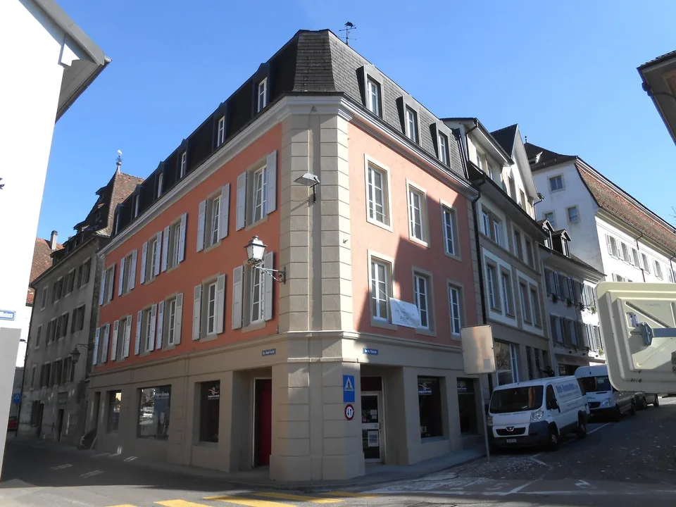 Joli immeuble à rendement en parfait état comprenant 12 appartements et 1 surface commerciale loués
