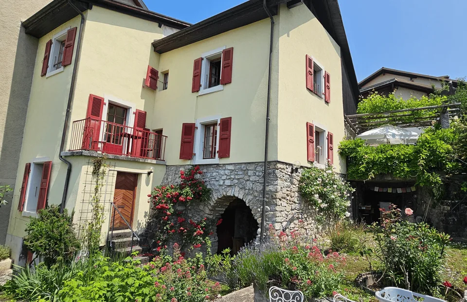 Casa affascinante a Brent con una vista magnifica sul Lago di Ginevra