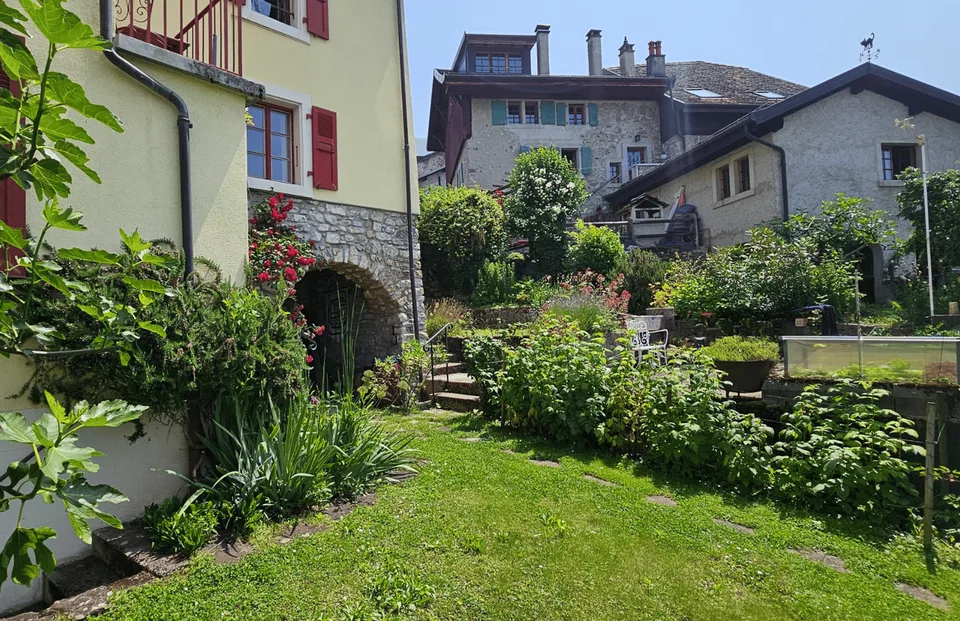 Maison de charme à Brent avec une magnifique vue sur le lac Léman
