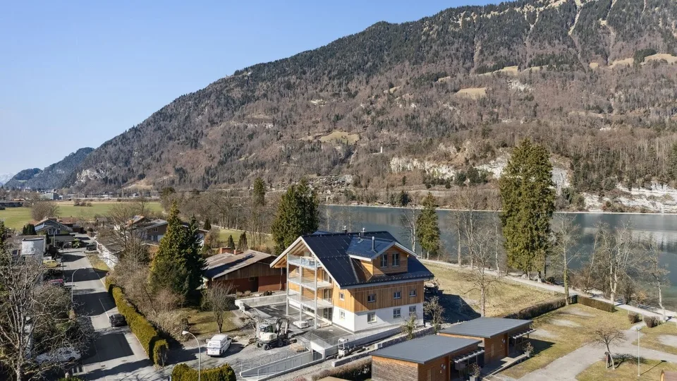 Duplex 6.5 pièces avec vue imprenable sur le lac de Brienz