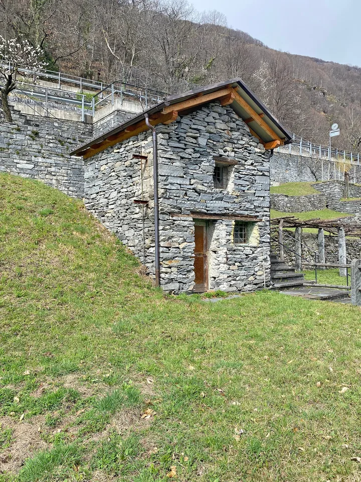 Rustico con terreno edificabile