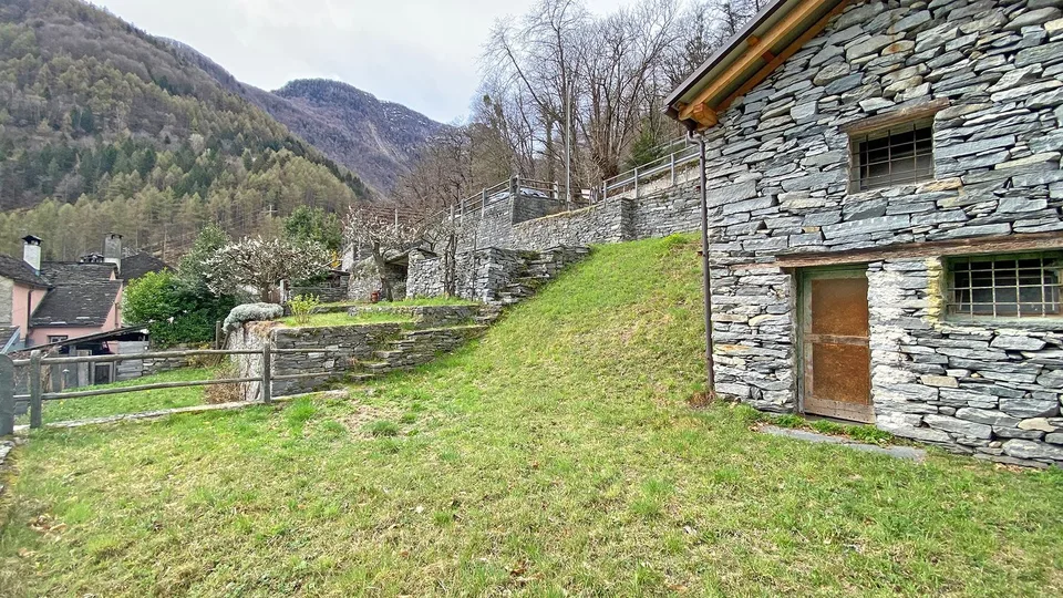 Rustikales Haus mit baureifem Grundstück