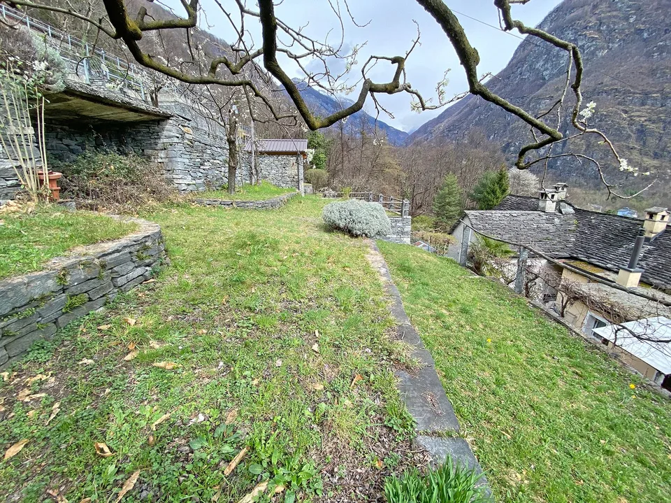 Rustikales Haus mit baureifem Grundstück