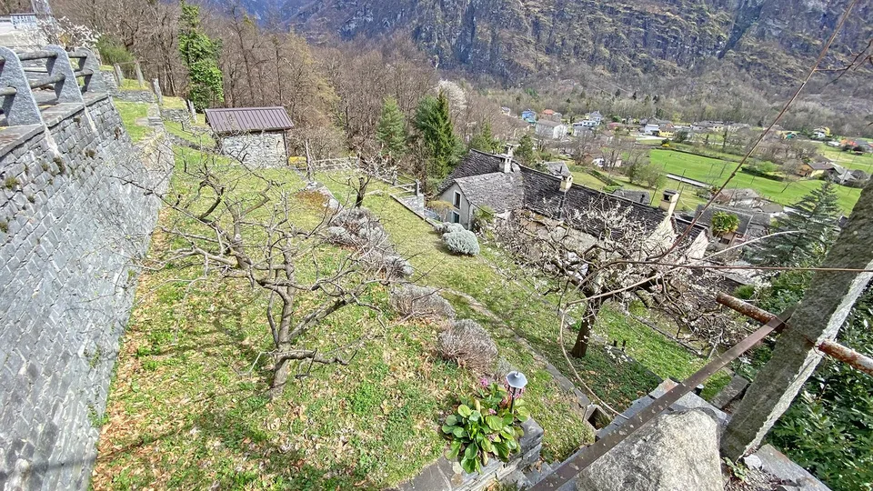 Rustikales Haus mit baureifem Grundstück