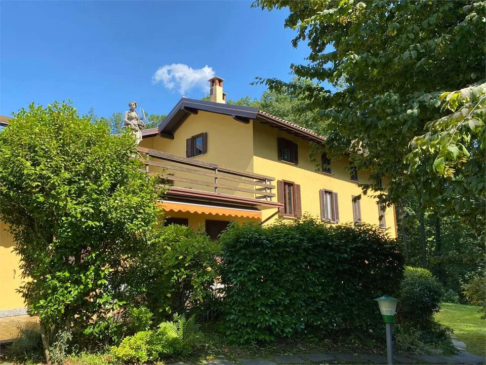 Grazioso bilocale con terrazza, piscina e garage