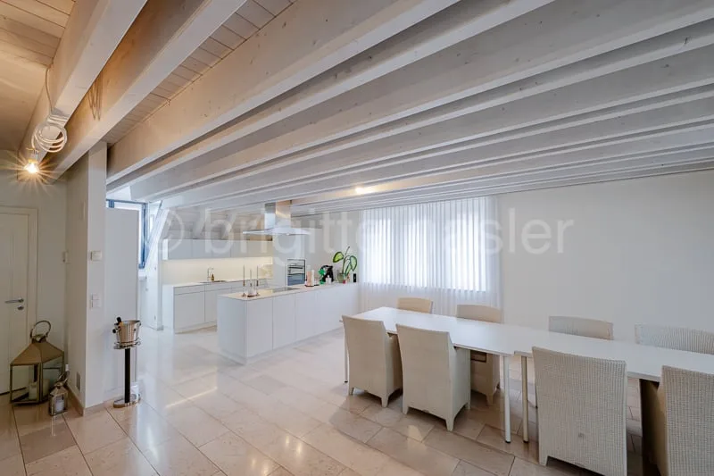 Casa residenziale e commerciale nel cuore di Arlesheim