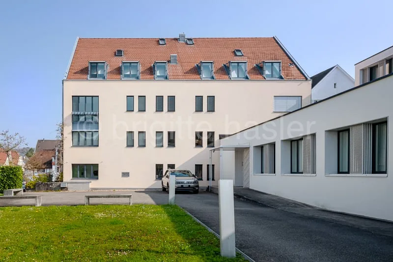 Casa residenziale e commerciale nel cuore di Arlesheim