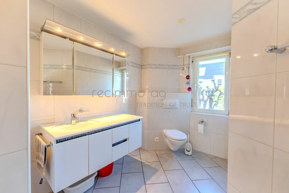 Exklusive 4.5-Zimmer-Gartenwohnung mit grosszügigem Aussenbereich – Foto 6 von 13