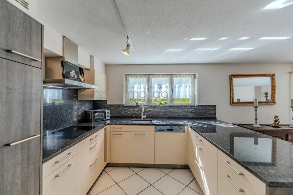 Exklusive 4.5-Zimmer-Gartenwohnung mit grosszügigem Aussenbereich – Foto 9 von 13
