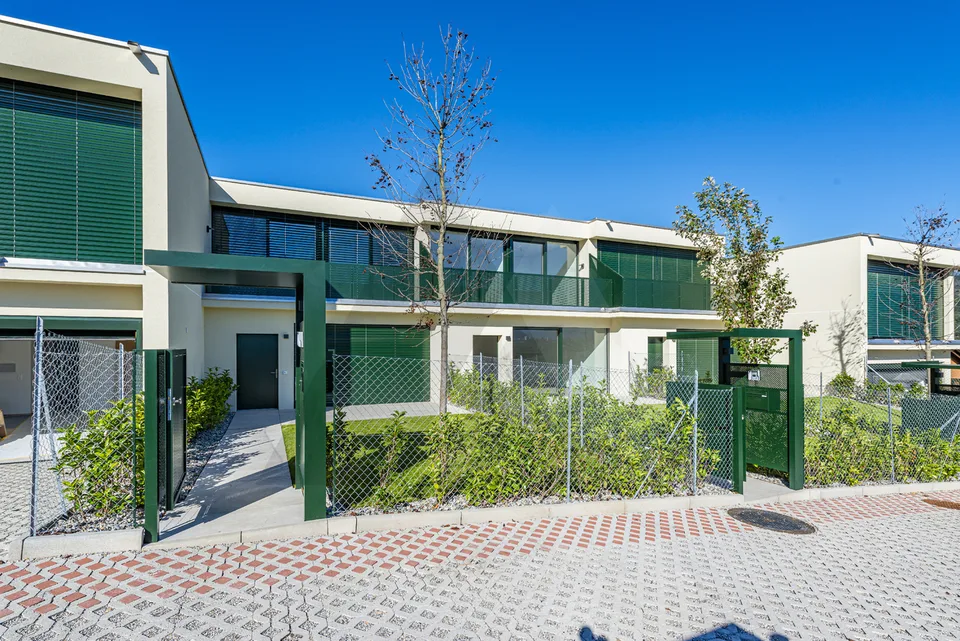 NUOVA VILLA A SCHIERA: UN'OASI DI STILE E BENESSERE