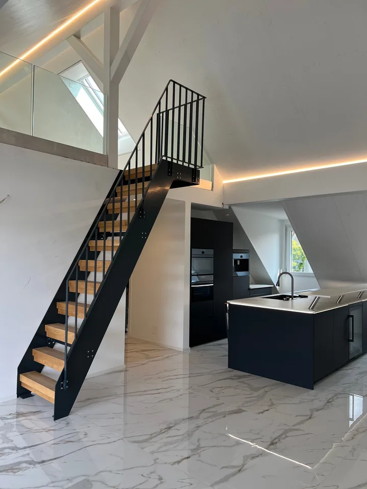 Appartement de toit extravagant avec galerie – photo 11 sur 16