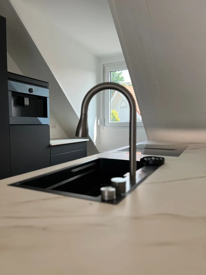 Appartement de toit extravagant avec galerie – photo 8 sur 16