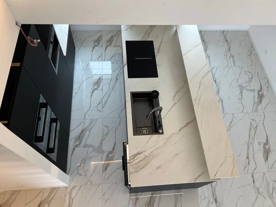 Appartement de toit extravagant avec galerie – photo 6 sur 16