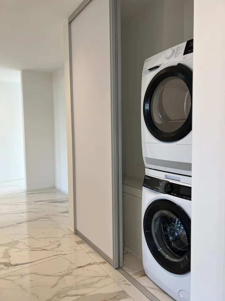Appartement de toit extravagant avec galerie – photo 9 sur 16