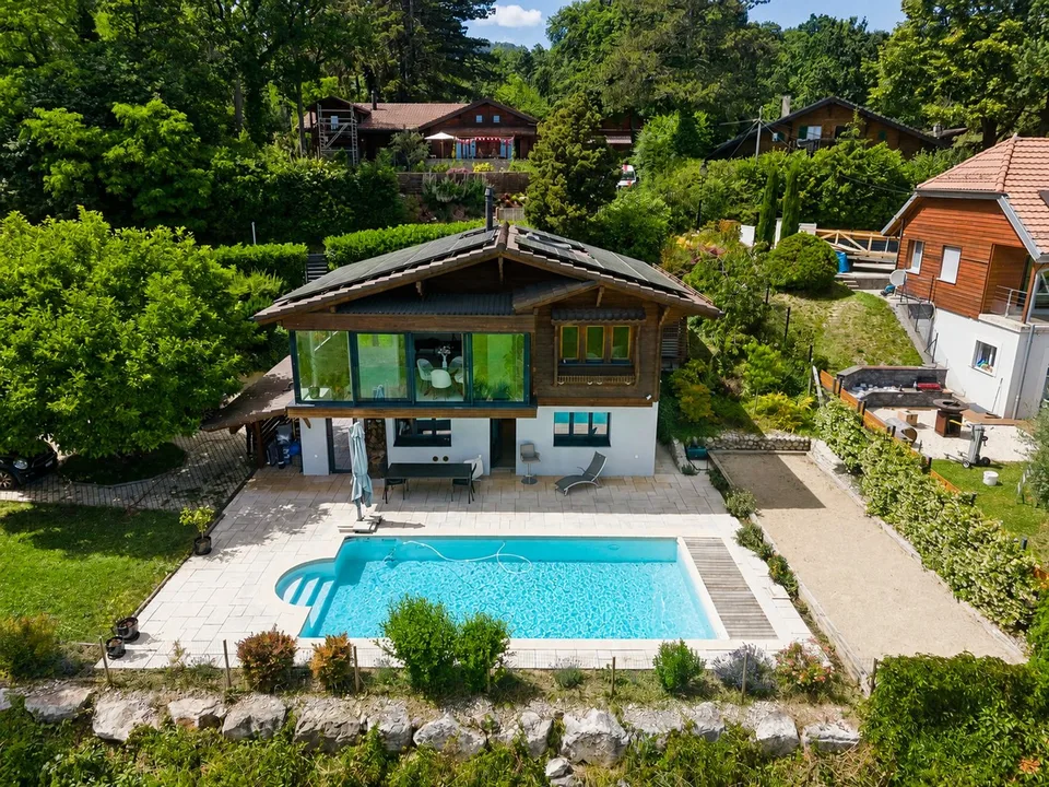 Splendide vue lac, chalet avec piscine