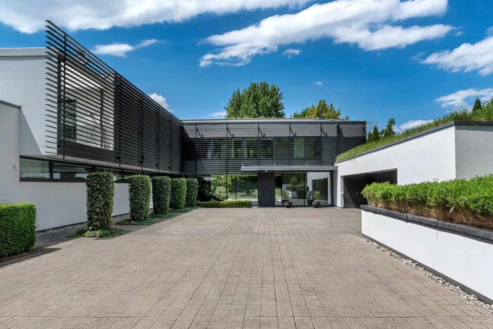 Proprietà contemporanea di eccezione con linee moderne – foto 11 di 12