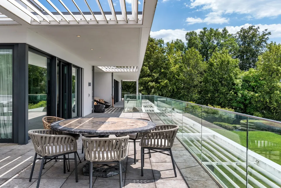 Proprietà contemporanea di eccezione con linee moderne – foto 9 di 12