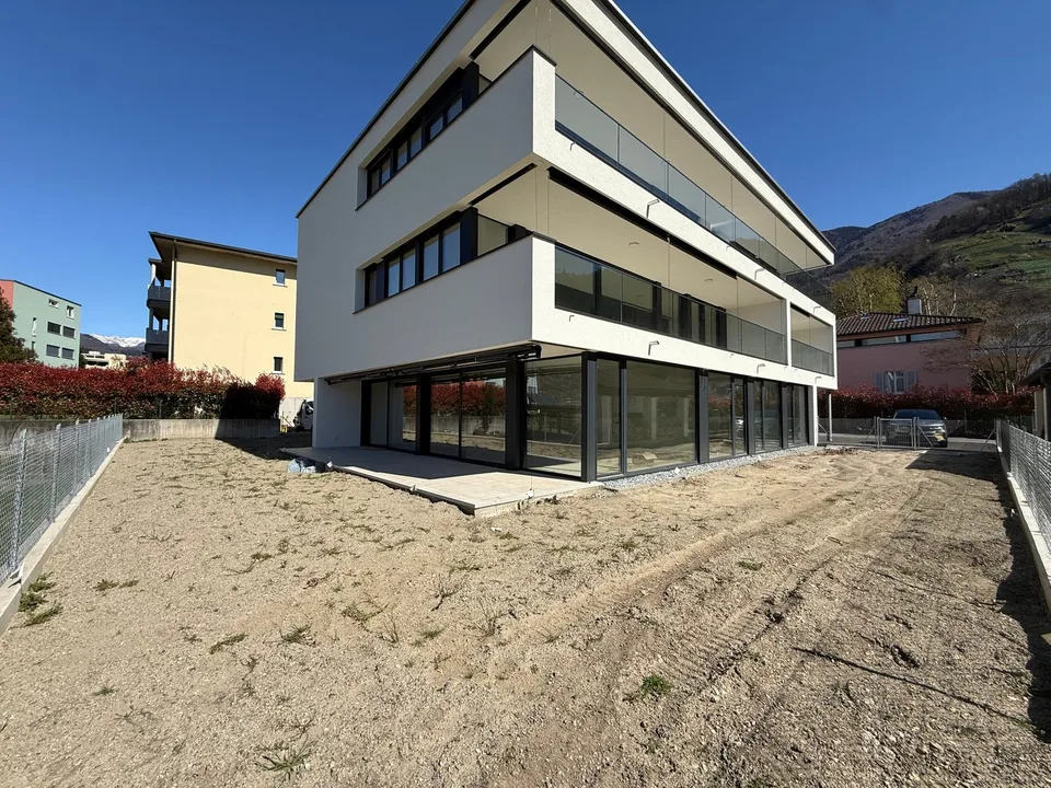 Moderne Wohnung mit Garten in Giubiasco