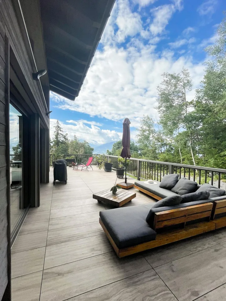 Architektenchalet von Ausnahme im Herzen der Natur mit Pool und Panoramablick