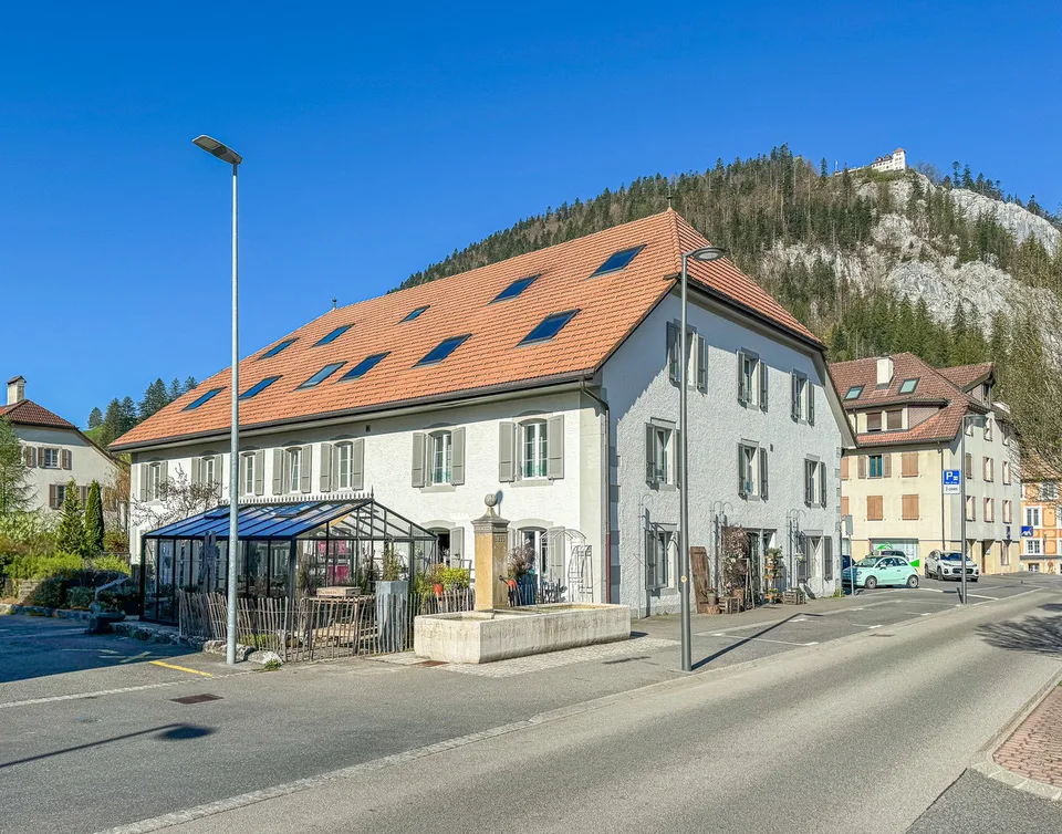 Duplex PPE de 2.5 pièces entièrement rénové au centre de Fleurier