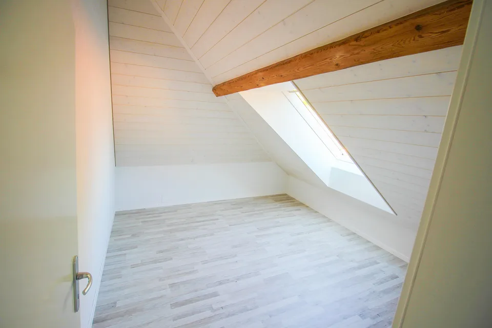 Duplex-Wohnung mit 2,5 Zimmern, komplett renoviert im Zentrum von Fleurier – Foto 6 von 13