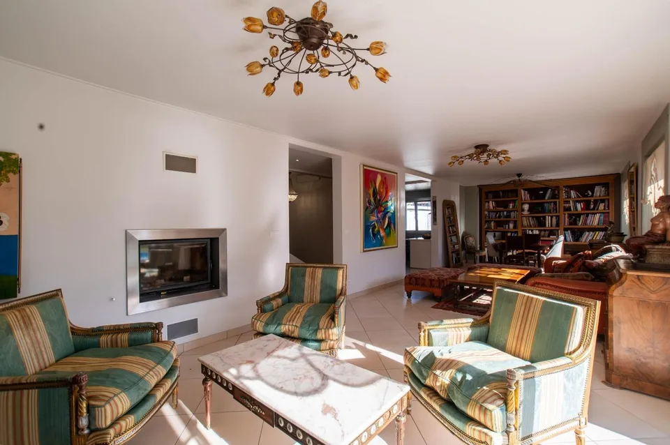 Superbe villa avec piscine et terrain constructible aux portes de Genève