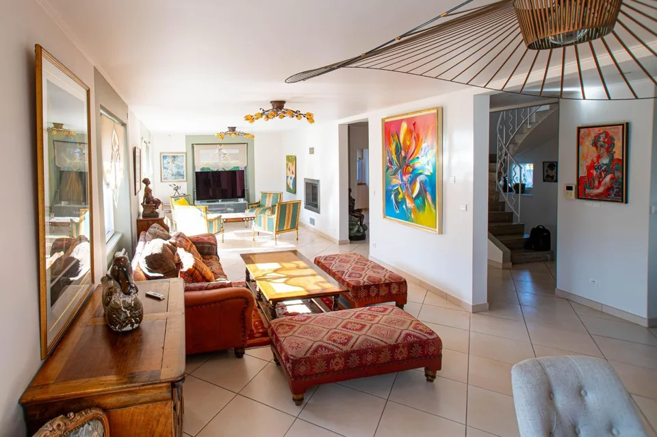 Superbe villa avec piscine et terrain constructible aux portes de Genève