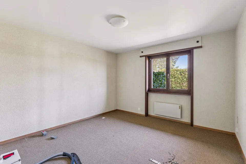 Großes Einfamilienhaus zur Renovierung mit freier Sicht – Foto 6 von 13