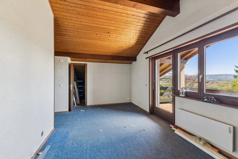 Großes Einfamilienhaus zur Renovierung mit freier Sicht – Foto 7 von 13
