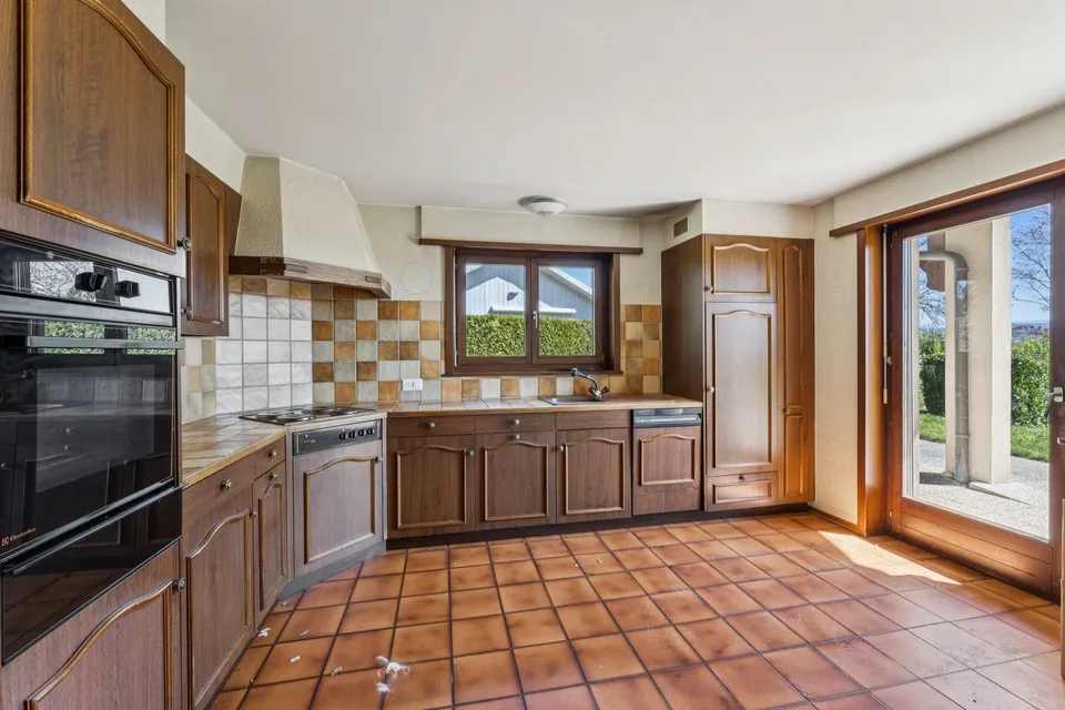 Grande casa indipendente da ristrutturare con vista libera