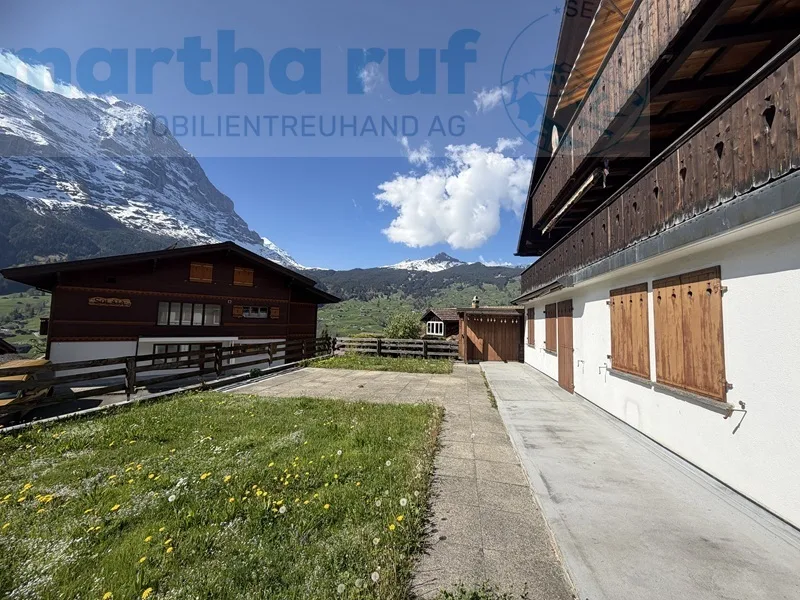 Maison de 3 familles sur le côté ensoleillé de Grindelwald, objet de vacances sans restriction de deuxième résidence – photo 6 sur 13