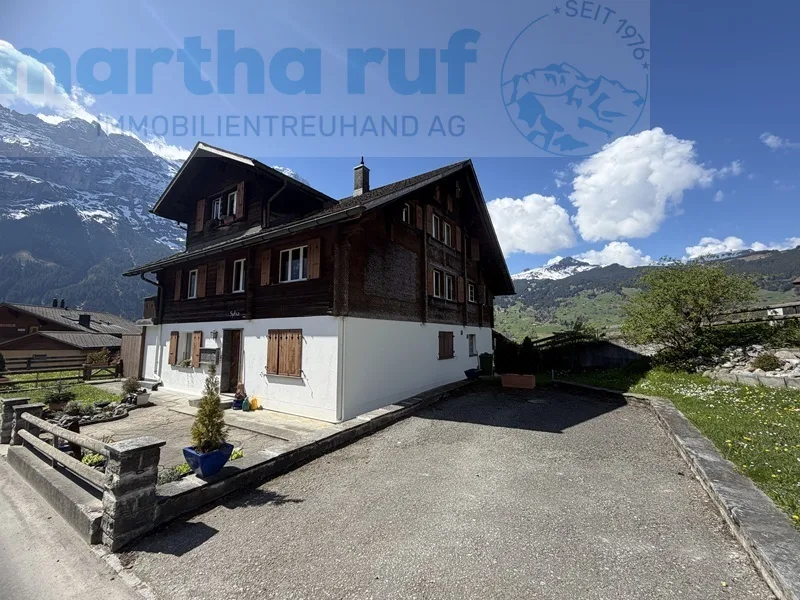 Maison de 3 familles sur le côté ensoleillé de Grindelwald, objet de vacances sans restriction de deuxième résidence – photo 8 sur 13