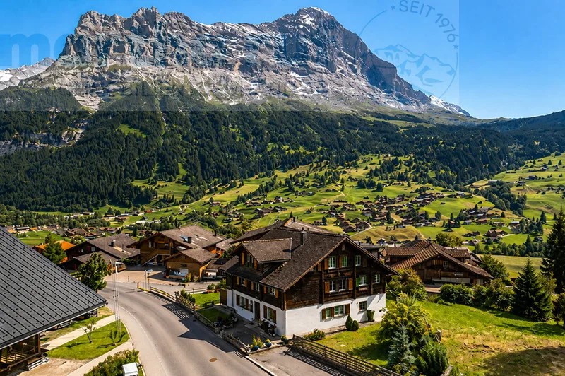 Casa di 3 famiglie sul lato soleggiato di Grindelwald, oggetto di vacanza senza restrizione di seconda residenza