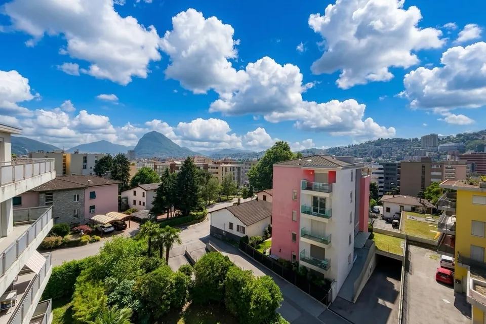 Ampio e luminoso 3.5 locali con terrazza e vista aperta – Foto 15 von 16