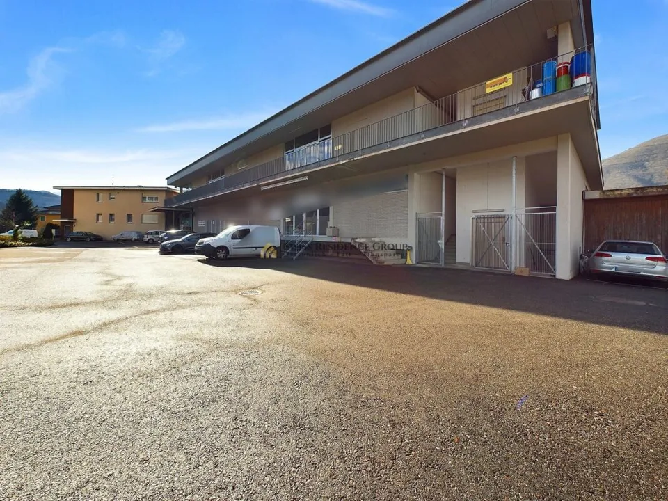 Immobiliare residenziale e commerciale a Lamone - Un'opportunità di investimento in una posizione ottimale!
