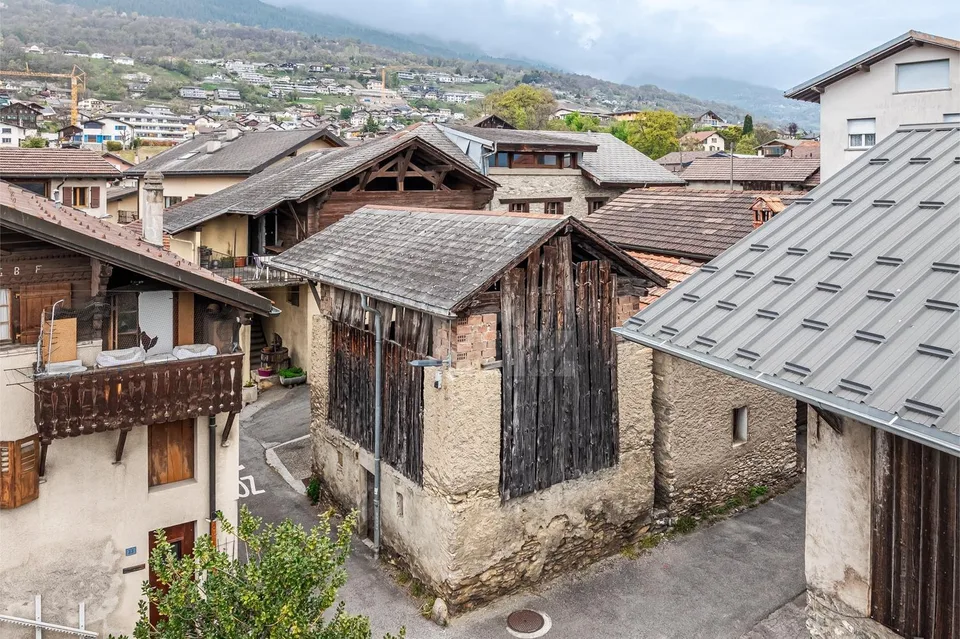 À rénover ! Maison villageoise avec grange attenante – photo 11 sur 13