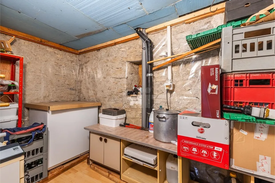 À rénover ! Maison villageoise avec grange attenante – photo 8 sur 13