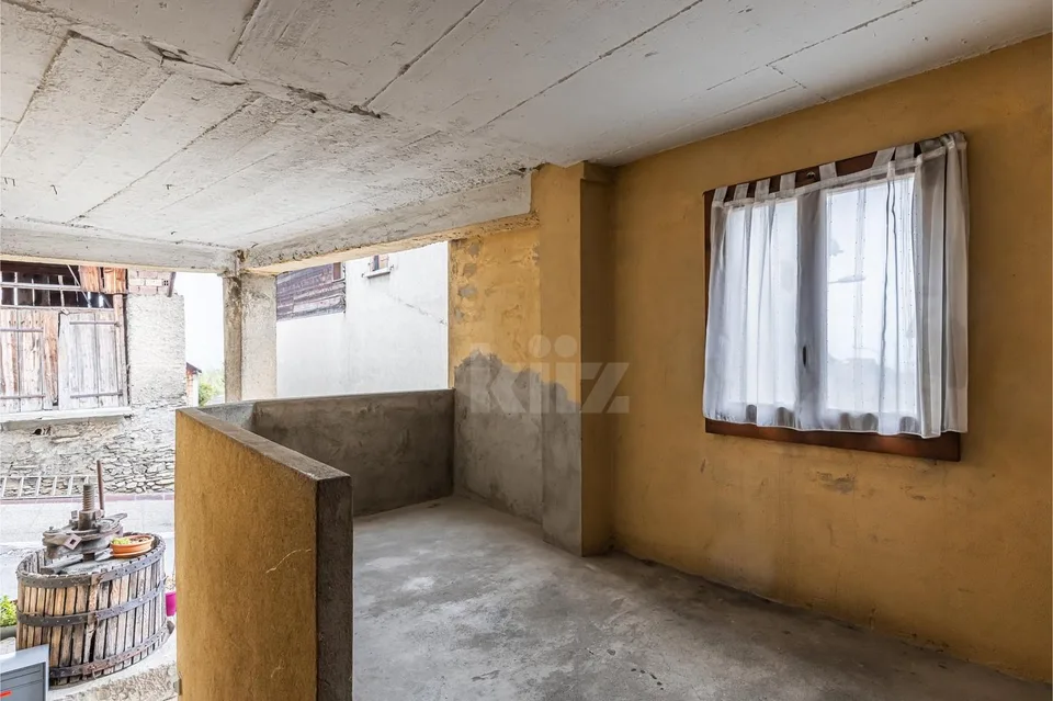 À rénover ! Maison villageoise avec grange attenante – photo 9 sur 13
