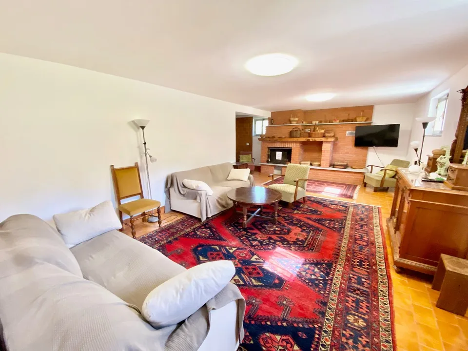 Grande et élégante villa dans un endroit calme et ensoleillé avec piscine privée et vue imprenable sur le lac. – photo 13 sur 19