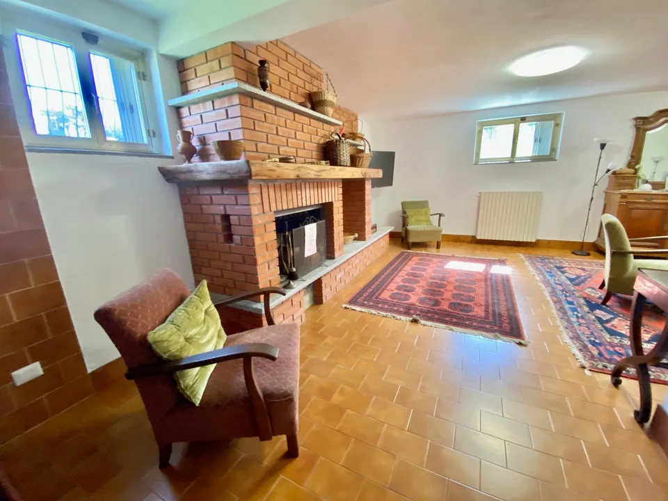 Grande et élégante villa dans un endroit calme et ensoleillé avec piscine privée et vue imprenable sur le lac. – photo 14 sur 19