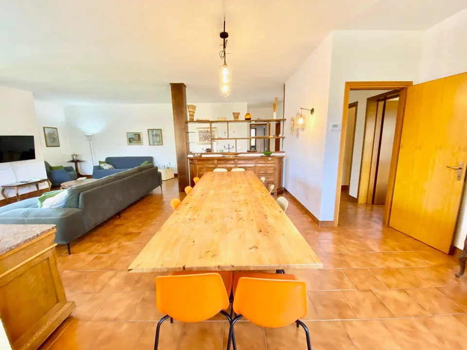 Grande et élégante villa dans un endroit calme et ensoleillé avec piscine privée et vue imprenable sur le lac. – photo 6 sur 19