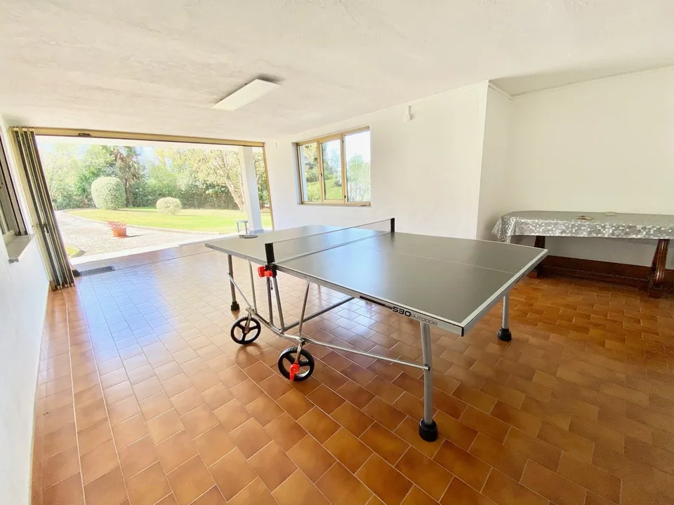 Grande et élégante villa dans un endroit calme et ensoleillé avec piscine privée et vue imprenable sur le lac. – photo 16 sur 19