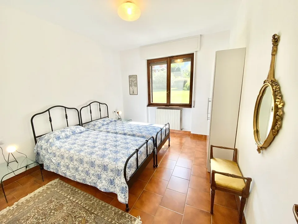 Grande et élégante villa dans un endroit calme et ensoleillé avec piscine privée et vue imprenable sur le lac. – photo 8 sur 19