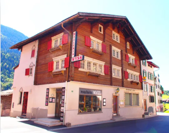 Wohnhaus mit Gewerbefläche und Entwicklungspotenzial in Trun – Foto 13 von 20