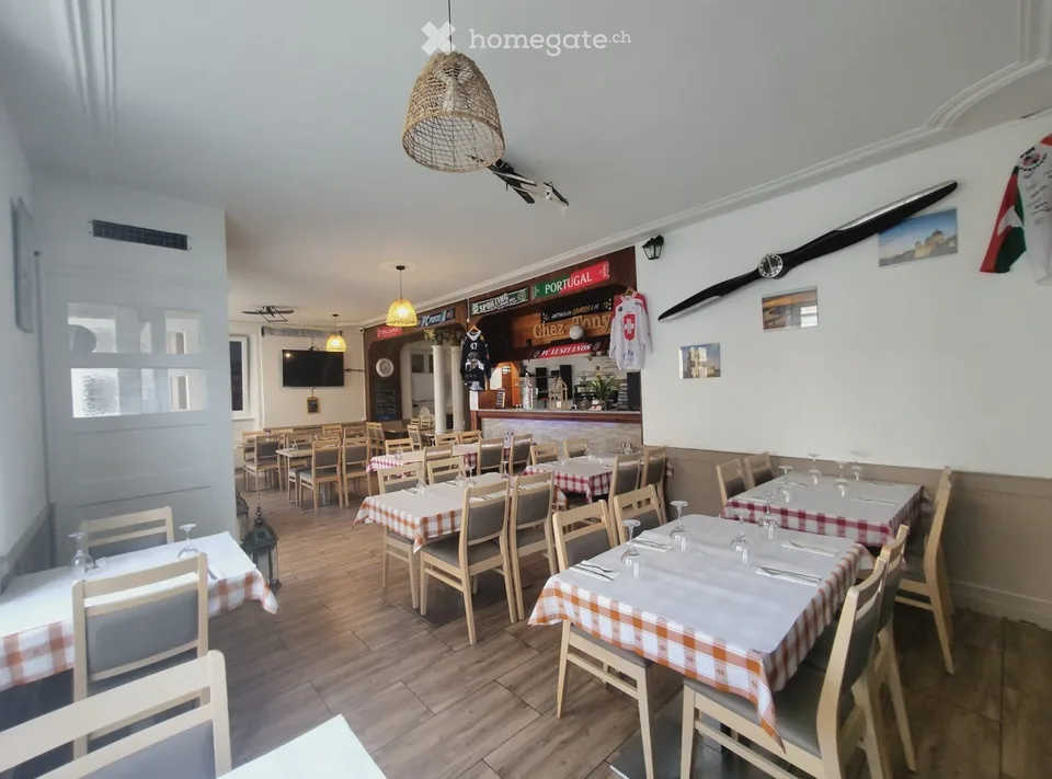 Café-Restaurant à vendre – Opportunité commerciale à La Chaux-de-Fonds
