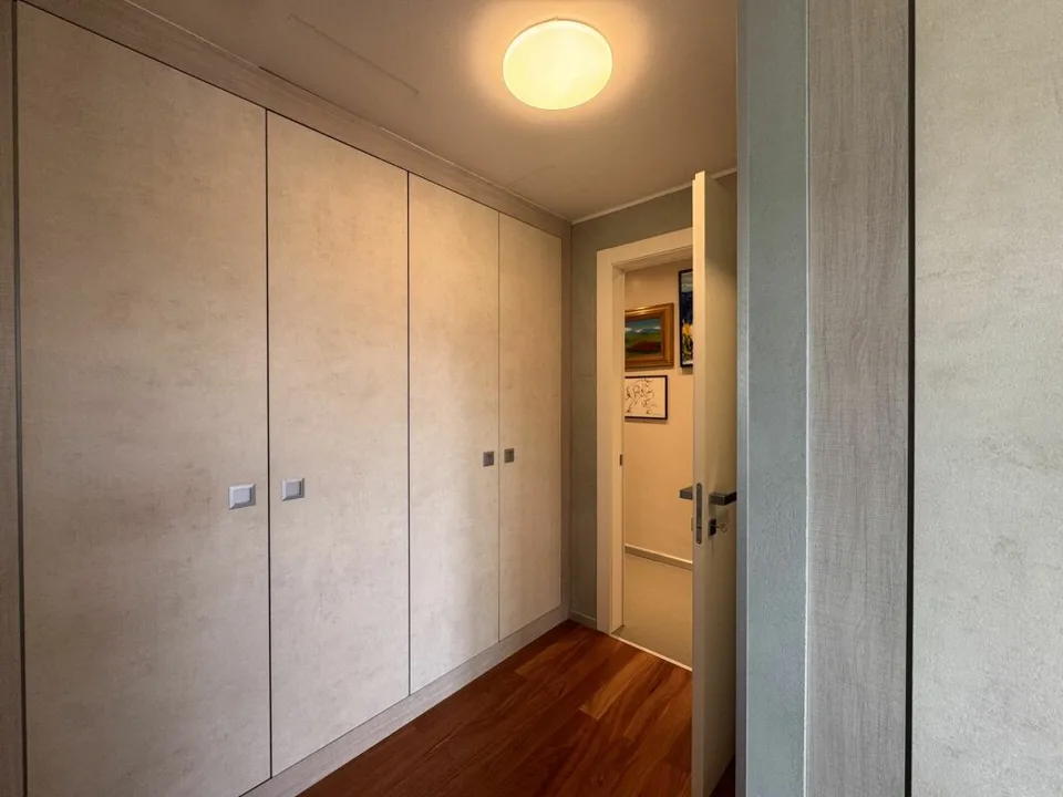 PARADIES | 6 Zimmer mit Terrasse von 109 m2 mit Panoramablick auf den Luganer See und Golf