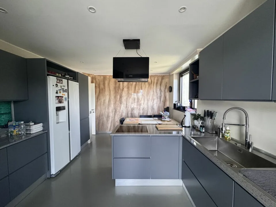 PARADIES | 6 Zimmer mit Terrasse von 109 m2 mit Panoramablick auf den Luganer See und Golf