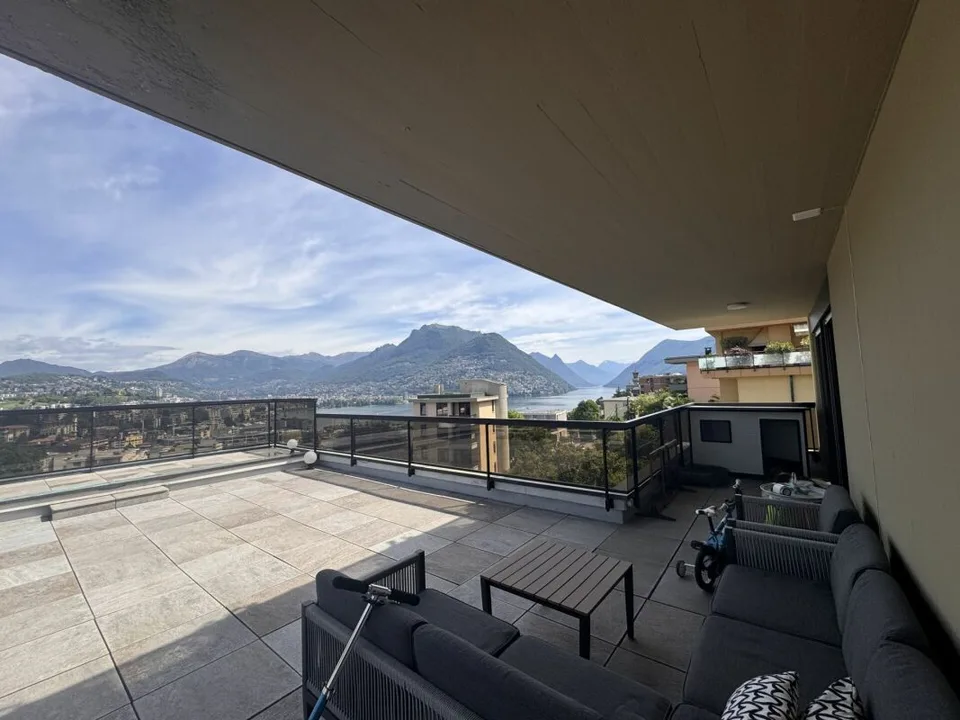 PARADIES | 6 Zimmer mit Terrasse von 109 m2 mit Panoramablick auf den Luganer See und Golf