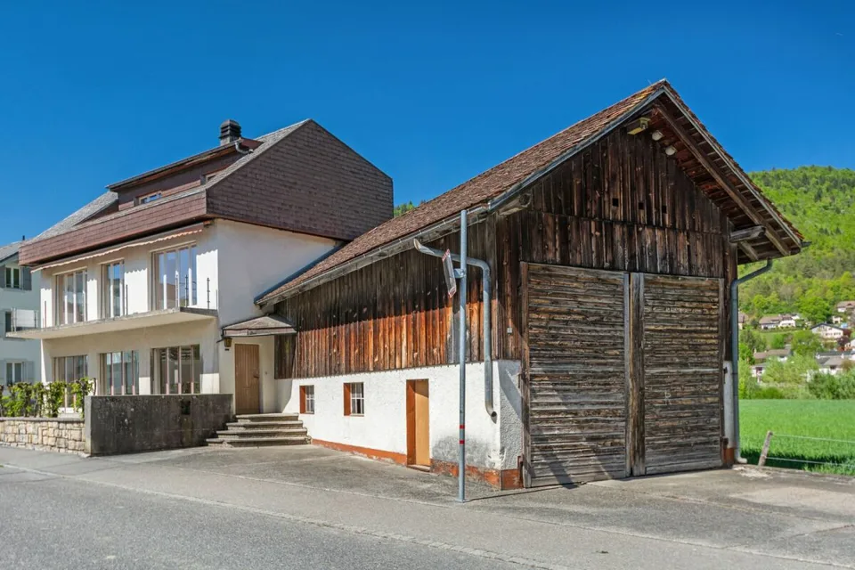 Sonceboz, Haus zur Renovierung mit Scheune